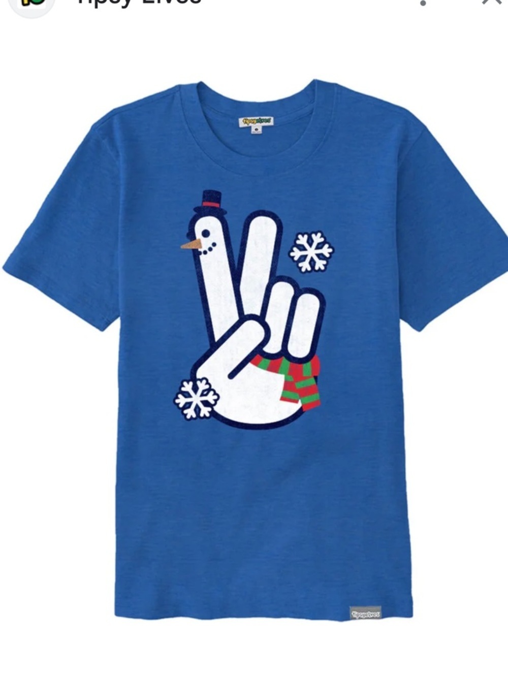 NWT WOMEN'S PEACE, LOVE, AND SNOW OVERSIZED BOYFRIEND TEE XL